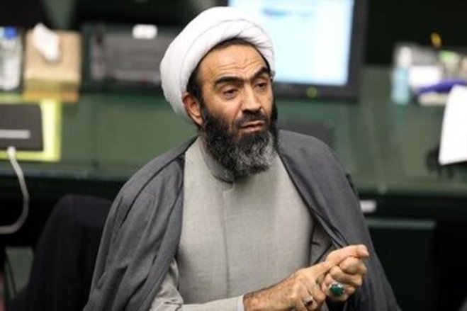 گسترش بی‌حجابی یعنی بعد به سوی برهنگی و براندازی می‌روند!