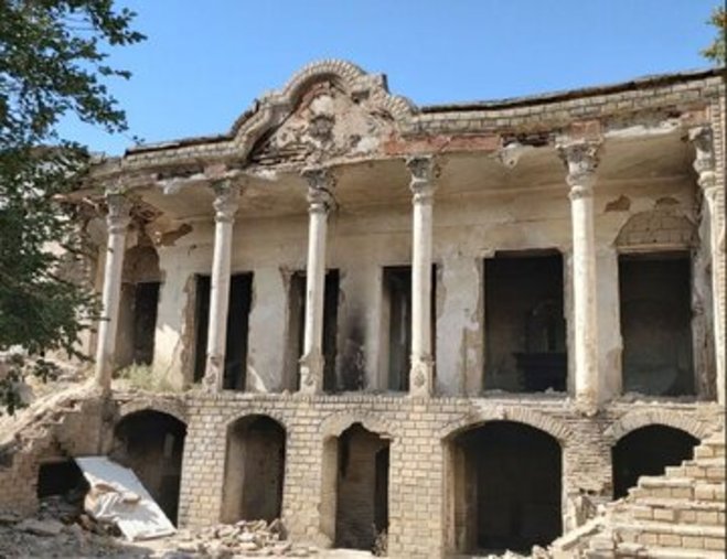 ناآشنایی مدیران شهری با بافت تاریخی تهران؛ تخریب خانه ۱۷۰ ساله در قلب پایتخت را ببینید!