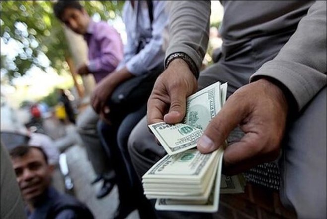 اسفند ۱۴۰۱ بدترین ماه دلاری ایران لقب گرفت