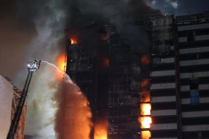 آخرین تصاویر و اخبار از آتشسوزی مهیب بیمارستان گاندی تهران آخرین تصاویر و اخبار از آتشسوزی مهیب بیمارستان گاندی تهران