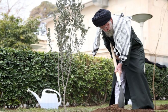 رهبری: تشکر می‌کنم؛ حضور پای صندوق‌های رأی جهاد بود