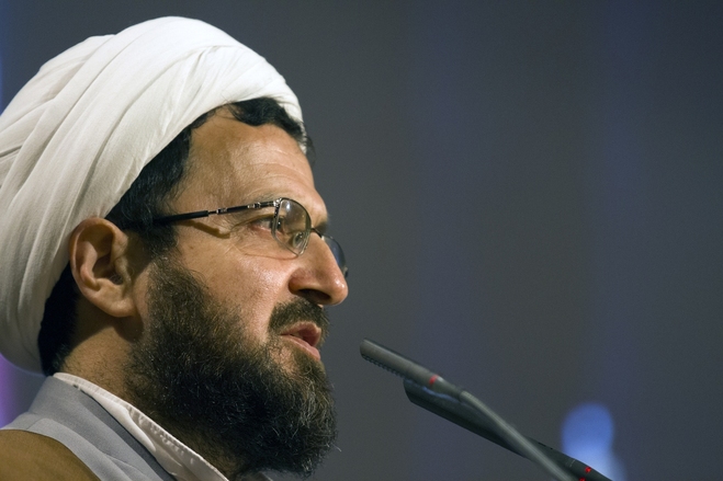 قسم عجیب روحانی معروف برای حمایت از پسر قالیباف | فیلم
