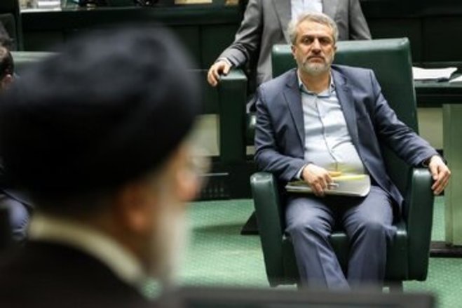 قربانی‌کردن دولت به‌عنوان مسبب ابر بحران‌ها؛ آغاز جدایی اصولگرایان از رئیسی؟
