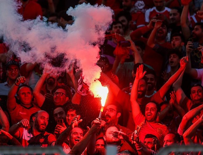 تاج‌گذاری دوباره پرسپولیس در فوتبال ایران؛ لحظه اهدای جام قهرمانی را ببینید