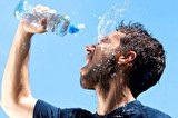 ۷ نشانه‌ای که می‌گوید بدن‌مان اکنون به آب بیشتری نیاز دارد