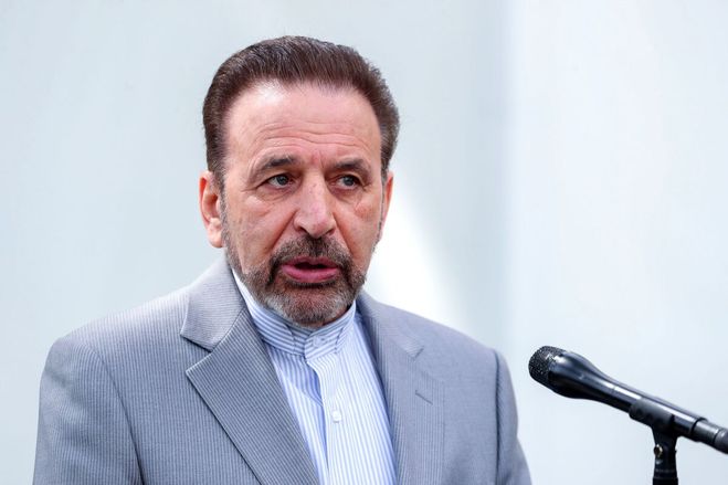 واکنش عجیب واعظی به مفقودی فرش‌های سعدآباد: برای یکدست‌سازی انتخاباته!