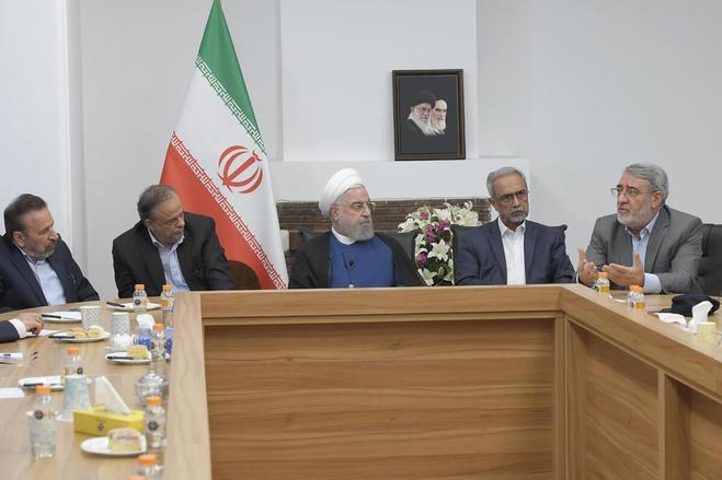 کنایه‌های تازه حسن روحانی در جمع یارانش: خوبه فهمیدند شعار روی موشک راه نیست!
