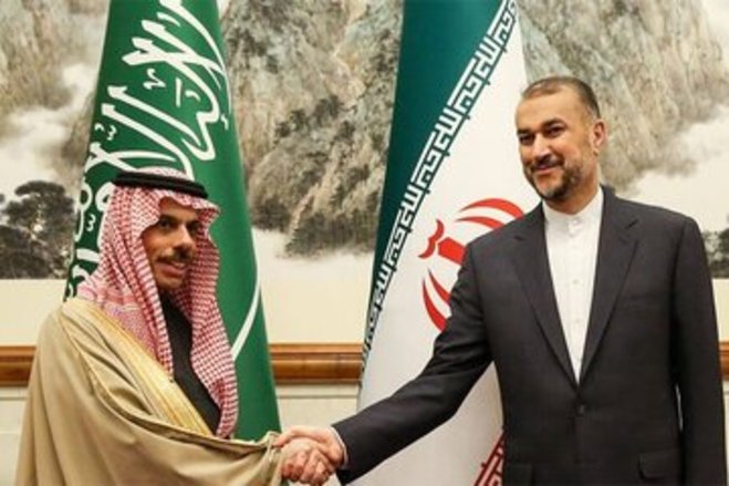 اولین تصاویر از لحظه ورود فیصل بن فرحان به تهران و خودروی تشریفات او