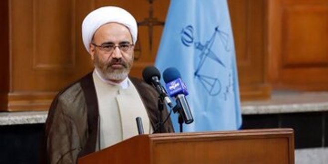شیرین عبادی به ولایت فقیه اعتقاد ندارد پس باید پروانه‌اش باطل شود