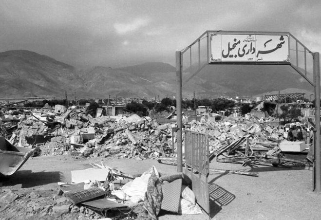تصاویر تکان‌دهنده از زلزله ۷ ۴ ریشتری رودبار و منجیل که از یاد نمی‎‌رود!