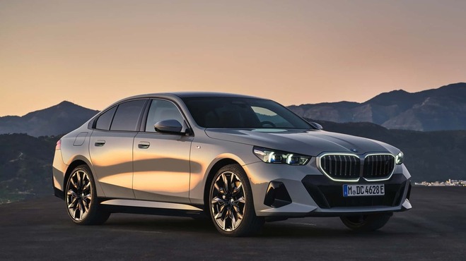 تصاویری محشر از سری ۵ جدید BMW؛ به آینه نگاه کن، مسیر عوض شه!