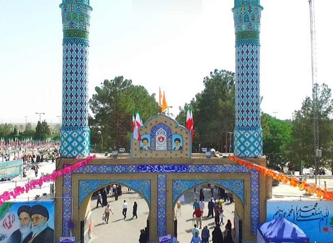 تصویری از بنر عجیب تبلیغ فرزندآوری در قبرستان سریعا برچیده شد!