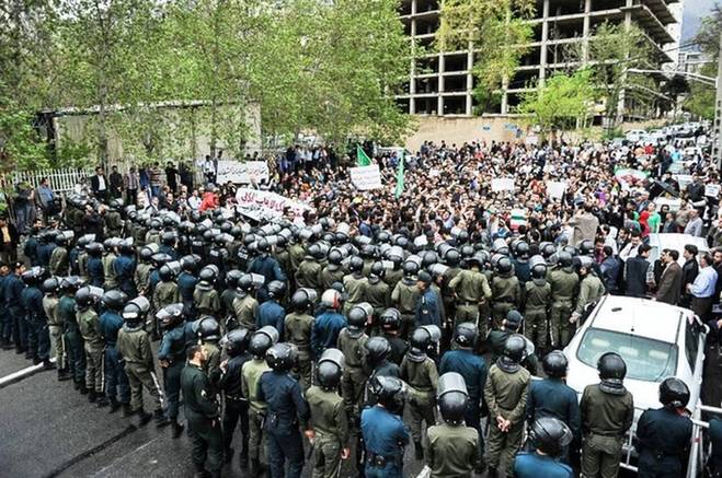 سرنوشت طرح برگزاری تجمعات به کجا رسید؛ دولت مانع‌تراشی می‌کند؟