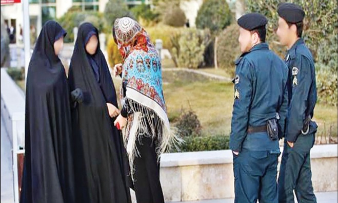 جدیدترین شیوه تذکر پلیس به زنان بی‌حجاب تهرانی سوژه کاربران شد | فیلم