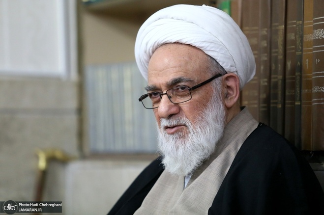 آیت‌الله گرامی: خواهش می‌کنم؛ برخورد خشن نباشد | دلیل بی‌حجابی زنان جهل آنان است | رضاخان با خشونت نتیجه‌ای نگرفت