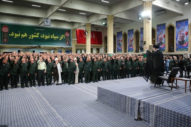 نمی‌گویم انتقاد نباشد؛ انتقاد همراه با اعتماد | سپاه بزرگترین سازمان ضدّ تروریستی در همه‌ی دنیاست