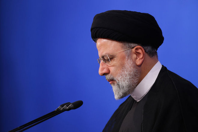 فیلمی از آماردهی متفاوت رئیسی در جلسات رسمی کشوری ببینید!