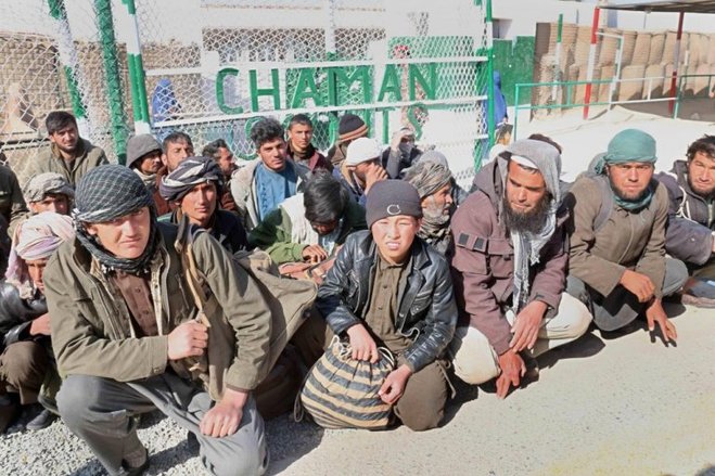 فیلم جنجالی از فرار یک کامیون مهاجر افغان در عوارضی کاشان!