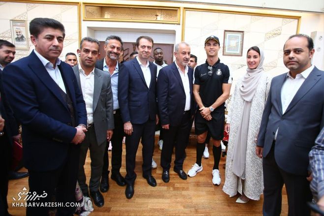 فیلم انتقادات تند و تیز خیابانی از ذوق‌زدگی مدیران در استقبال رونالدو | حالا کی اشتباه کرد؟