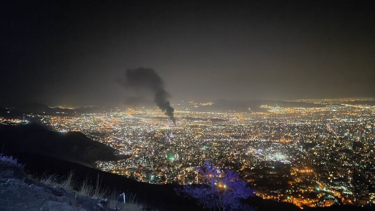 تصاویری از آتش‌سوزی دیشب در انبار وزارت دفاع در شمال شهر تهران