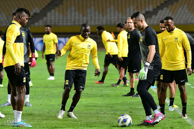 اتفاق عجیب در اصفهان؛ الاتحاد ورزشگاه نقش‌جهان را ترک کرد! +فیلم