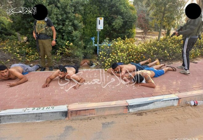 حماس کنترل یک مرکز پلیس اسرائیل را به دست گرفت +تصویر