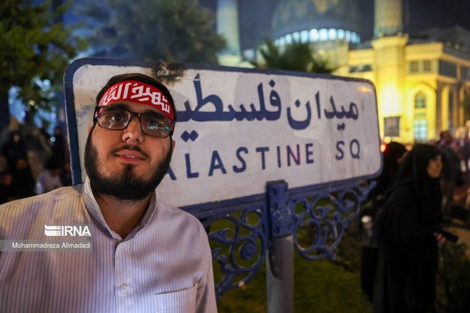 تصاویری منتخب از جشن و آتش‌بازی در میدان فلسطین تهـران