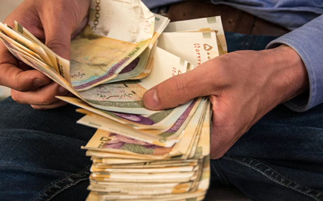 مچ‌اندازی تورم و دستمزد؛ وضعیت سال ۱۴۰۲ چگونه بود؟