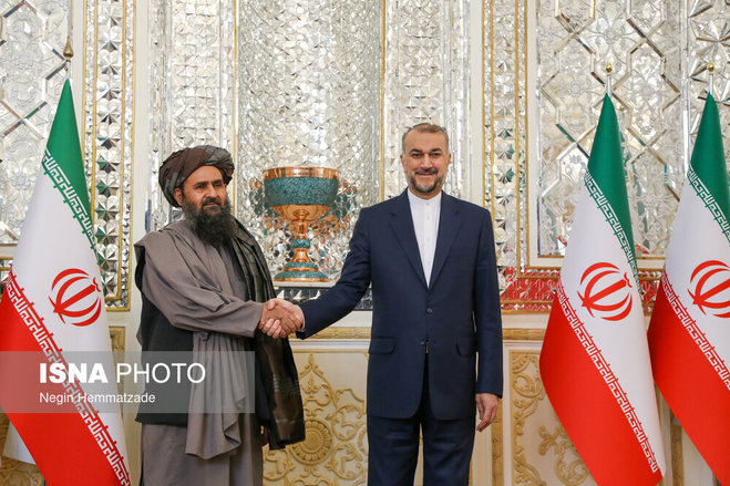 انتقاد تند و تیز؛ طالبان گردن کلفتی می‌کند، دولت ایران امتیاز و تواضع!