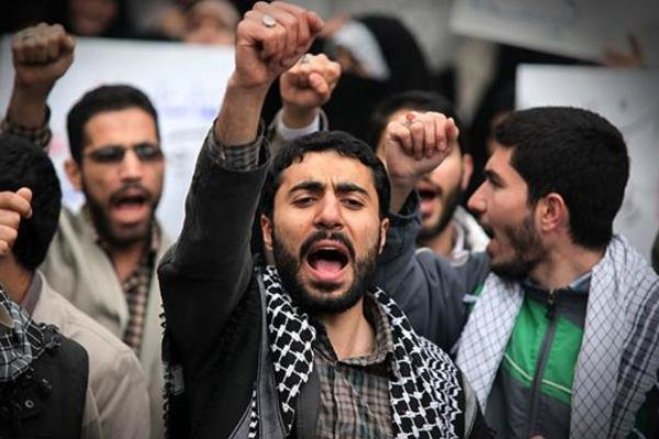 فیلم گفتگوی عجیب و تند دانشجویان بسیجی با وزیر علوم را ببینید: ما جلوی اغتشاشگرا وایستادیم!