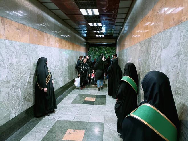 دفاع تمام‌قد از حجاب‌بانان تهران؛ بی‌حجاب‌ها در مترو تردد نکنند!