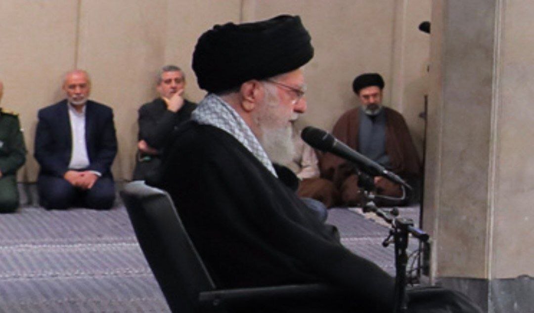 عکس جدید از سردار ایزدی در دیدار با رهبری بعد از شایعه ترورش