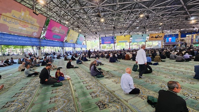 تعداد حاضرین در آغاز نماز جمعه تهران به امامت صدیقی را ببینید | فیلم