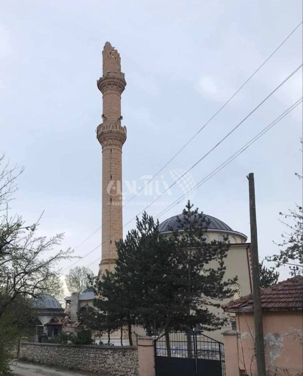 کنده شدن مناره مسجد پس از زلزله نسبتا شدید جدید در ترکیه | تصویر