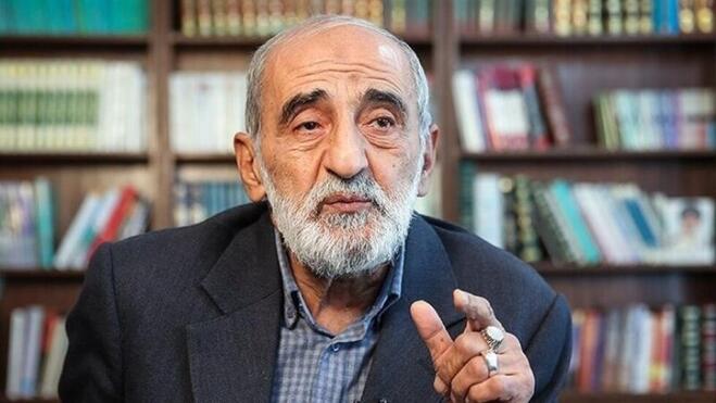 توهین و تهدید پزشکیان توسط چهره همیشه معترض: حد و اندازه اختیاراتت معلوم است | چرا می‌گویی ترامپ را ترور نمی‌کنیم؟