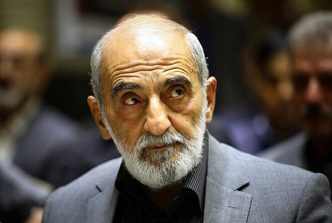 فیلم پافشاری مجدد شریعتمداری برای حمله به خاتمی با ادعا نخ‌نما