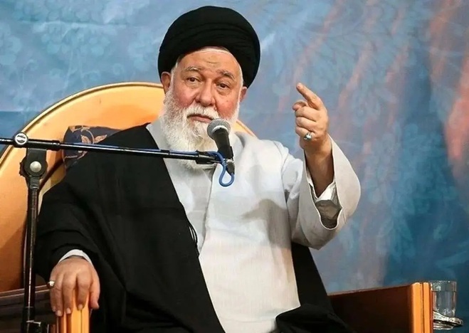 حملات تند علم الهدی علیه ظریف در نماز جمعه: با گورباچف‌بازی، نهضت منحرف می‌کنید | مردم جان برای نهضت داده‌اند | دیر به دنیا آمده‌اید، مادرانتان شما را دیر زائید