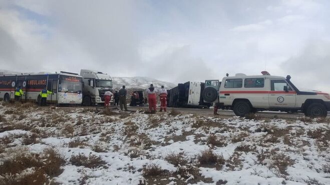 واژگونی اتوبوس حامل تیم واترپلوی دختران به مرگ ۲ نفر انجامید