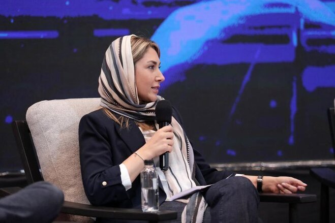 ویدئوی جنجالی الناز سخائیان؛ مدل صحبت کردن مثلا خانم مدیرمان!
