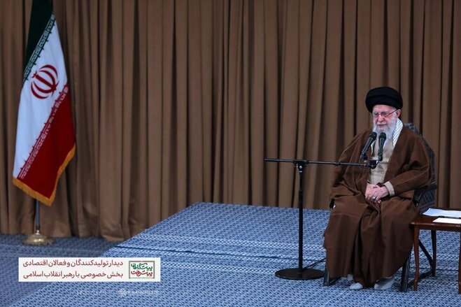 در نشان دادن پیشرفت و تحقق آرزوها کم کاریم | متوهم خیالباف گفته ایران ضعیف شده؛ آینده نشان خواهد داد چه کسی ضعیف شده | نگویند رشد ۸ درصدی اقتصاد نمی‌شود | سرمایه‌گذاری خارجی معلوم است تحقق نمی‌یابد