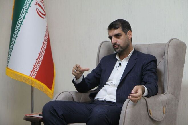 ادامه حمله نماینده قم به ظریف: «غلط کردی» در برابر وقاحت «آقای غیرقانونی» کم بود