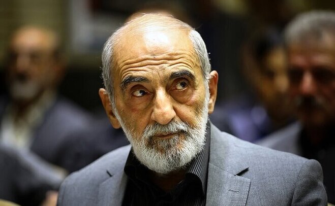 شریعتمداری: چه کسانی پُفک نمی‌خورند؟! | بعد از ماجرای پلشت، موافقان مذاکره از خجالت آب شوند