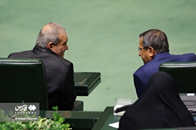 ادامه انتقام پایداری‌چی‌ها با اهرم استیضاح؛ سه یا چهار وزیر دیگر لیستند | پزشکیان از وفاق کوتاه می‌آید؟