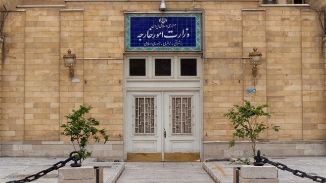 احضار سفیر انگلیس به وزارت امور خارجه: تجدیدنظر کنید