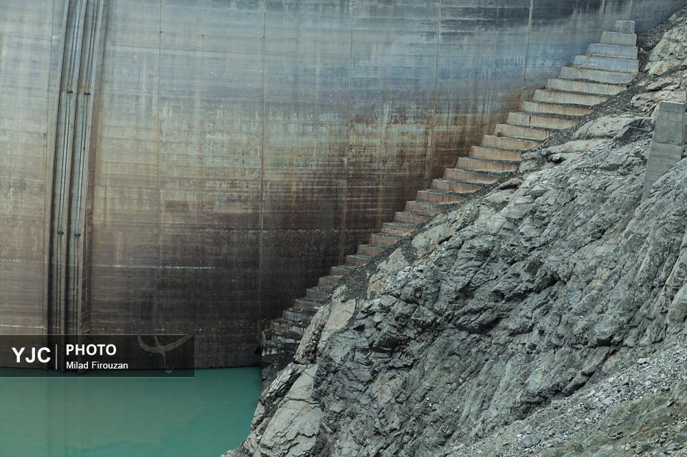 تصاویری اسفناک از وضعیت سد تامین کننده آب ۵ میلیون تهرانی!