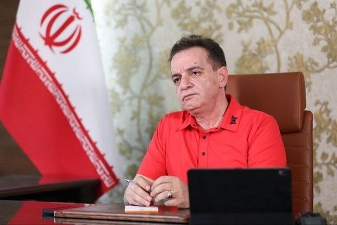 روابط قابل‌تأمل زنوزی - پزشکیان؛ مالک تراکتور چکاره دولت است که در جلسه مهم اقتصادی حضور دارد؟