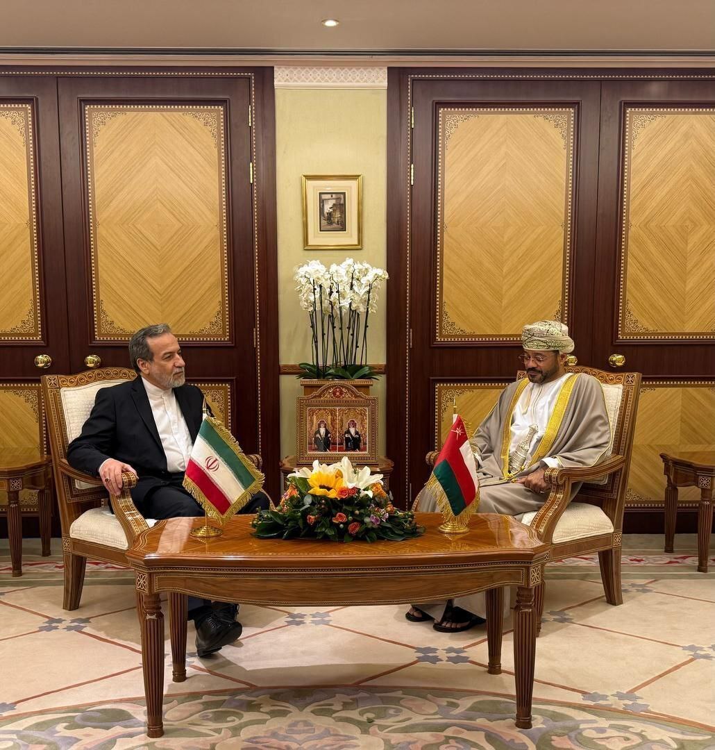 دستور حمله دیشب ترامپ به یمن، عراقچی را به عمان کشاند | عکس دستور حمله دیشب ترامپ به یمن، عراقچی را به عمان کشاند | عکس