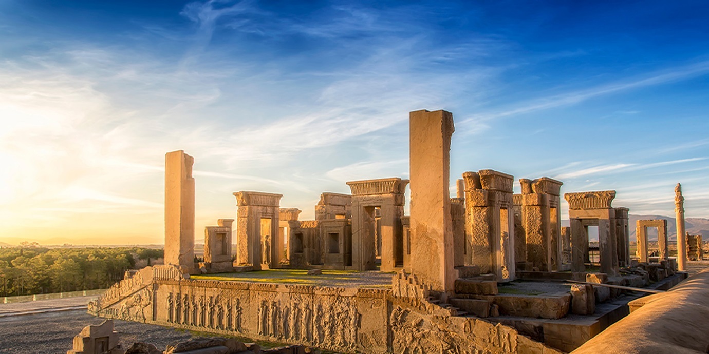 https://cdn.elicdn.com/marketing/shiraz-tours-eligasht-/shiraz-tours-eligasht-(3).jpg?width=1920