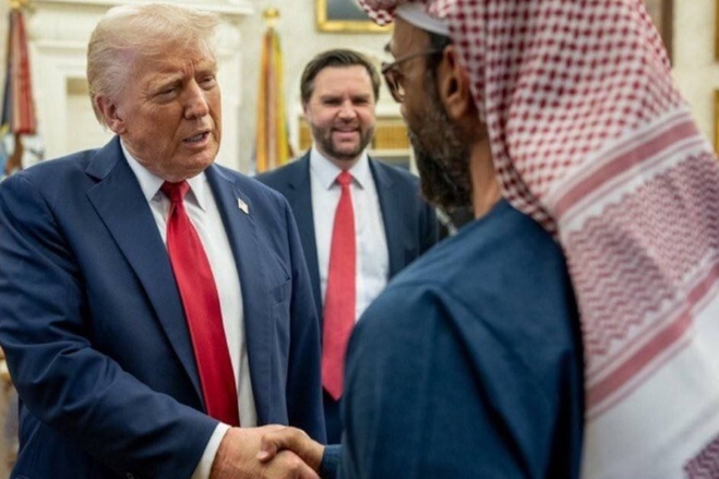 ملاقات خبرساز شیخ پیام‌رسان اماراتی با ترامپ در کاخ سفید | عکس