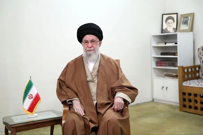 رهبری سال ۱۴۰۴ را «سرمایه گذاری برای تولید» نامگذاری کردند +پوستر